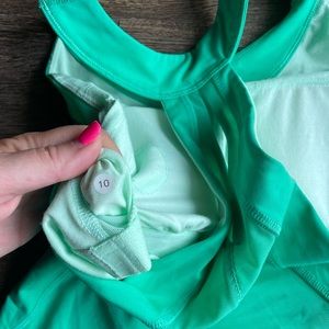 Size 10 lulu top
